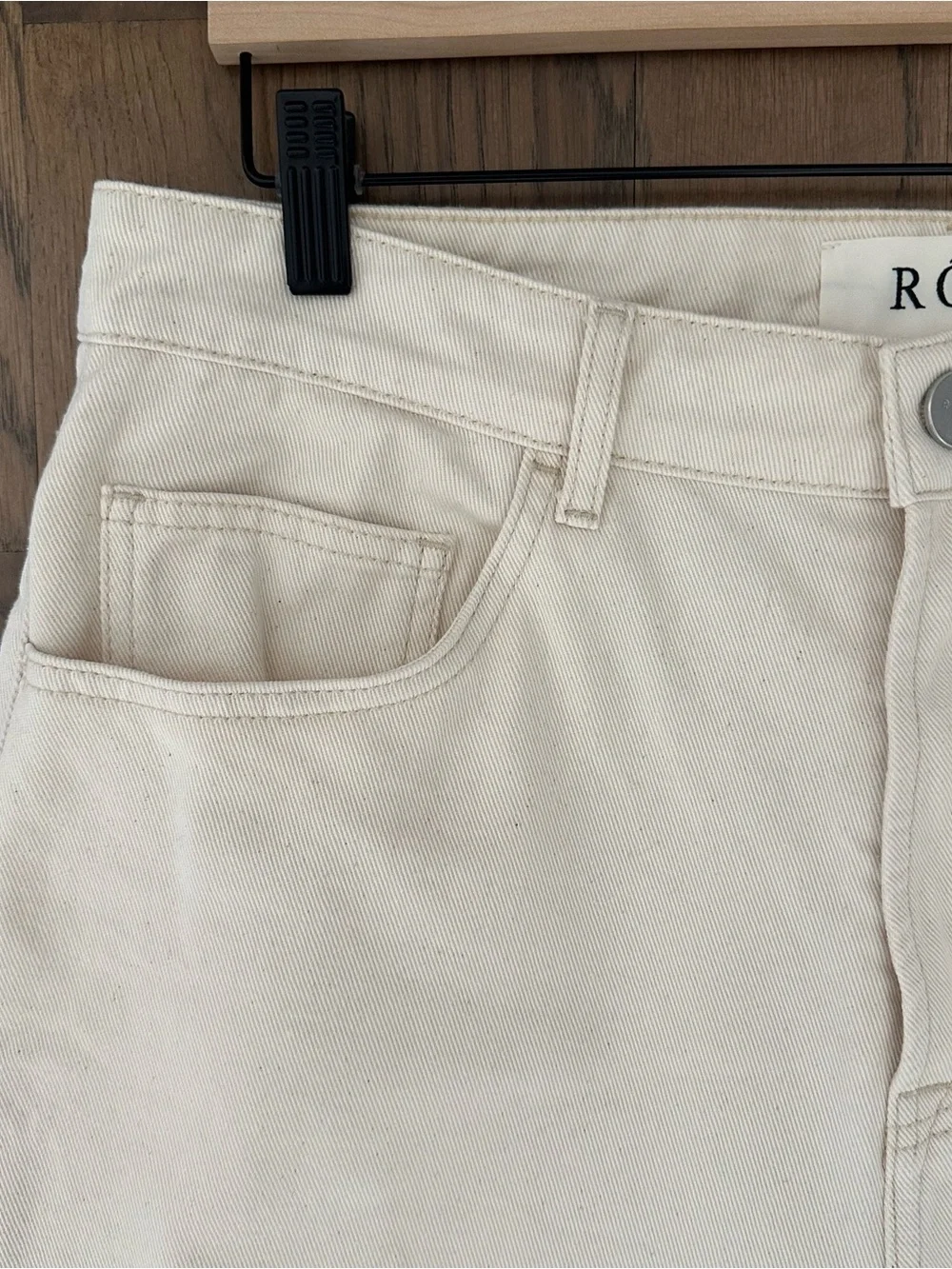Róhe Shorts Baggy Fit Raw Hem Denim Bermuda Shorts Ecru Cream FR 42 / US 10